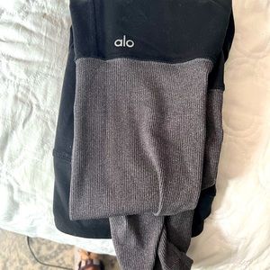 Alo leggings - black & grey. Size medium. Rouched below knee.